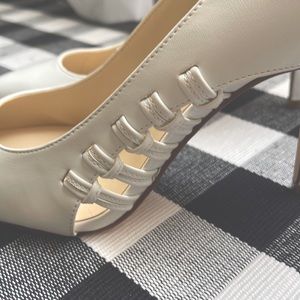 White Heels. 🤍 Size 9.